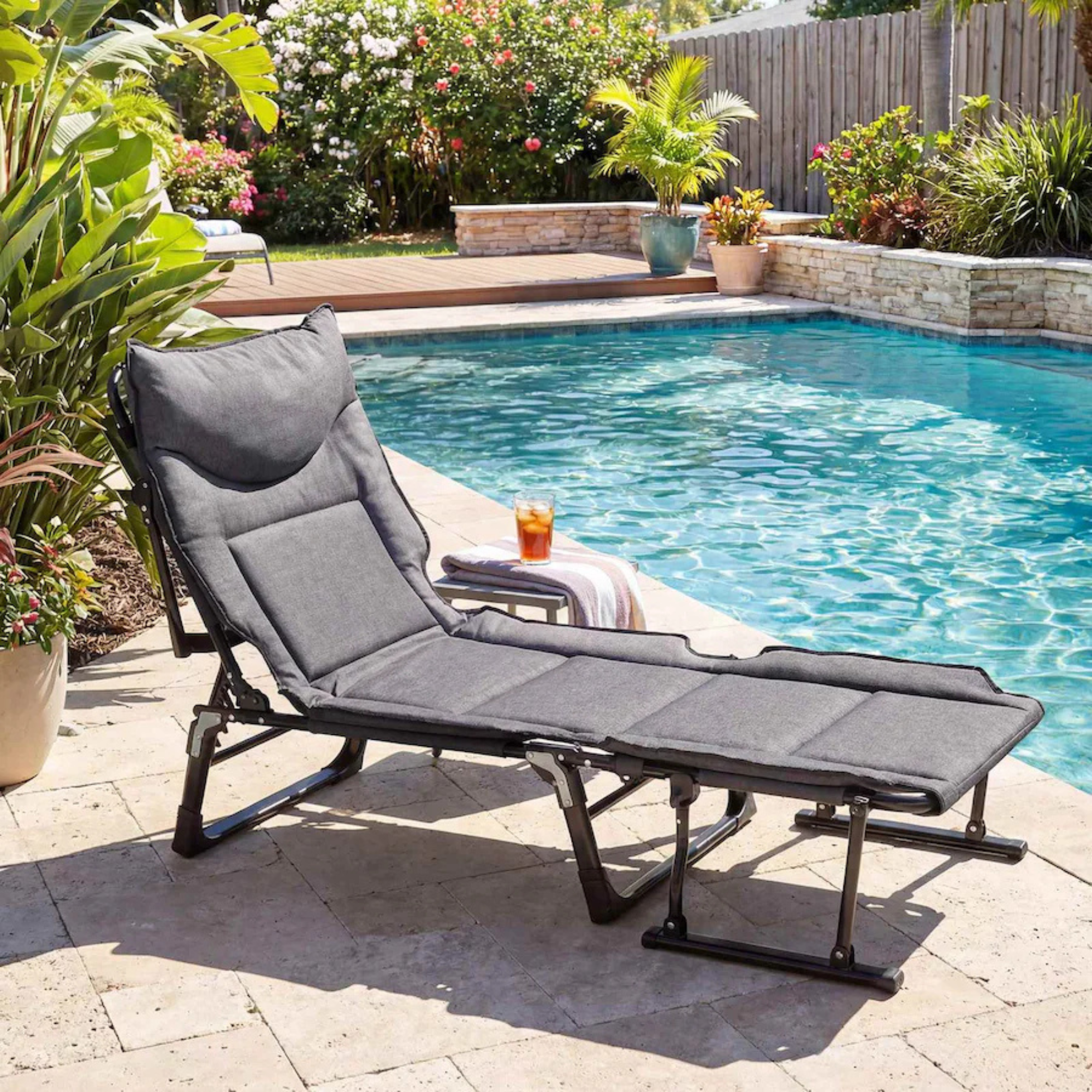 Outdoor Cushioned Folding Chair