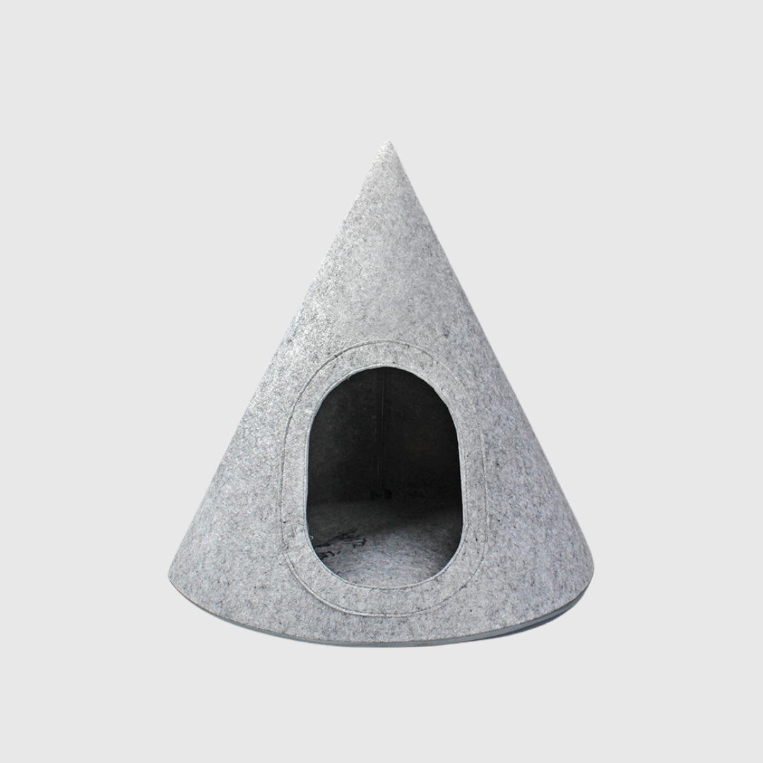 Diamond shaped triangular cat's nest