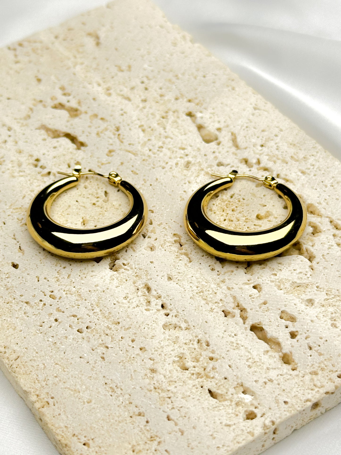 Pendientes OASIS | Aros chapados en oro