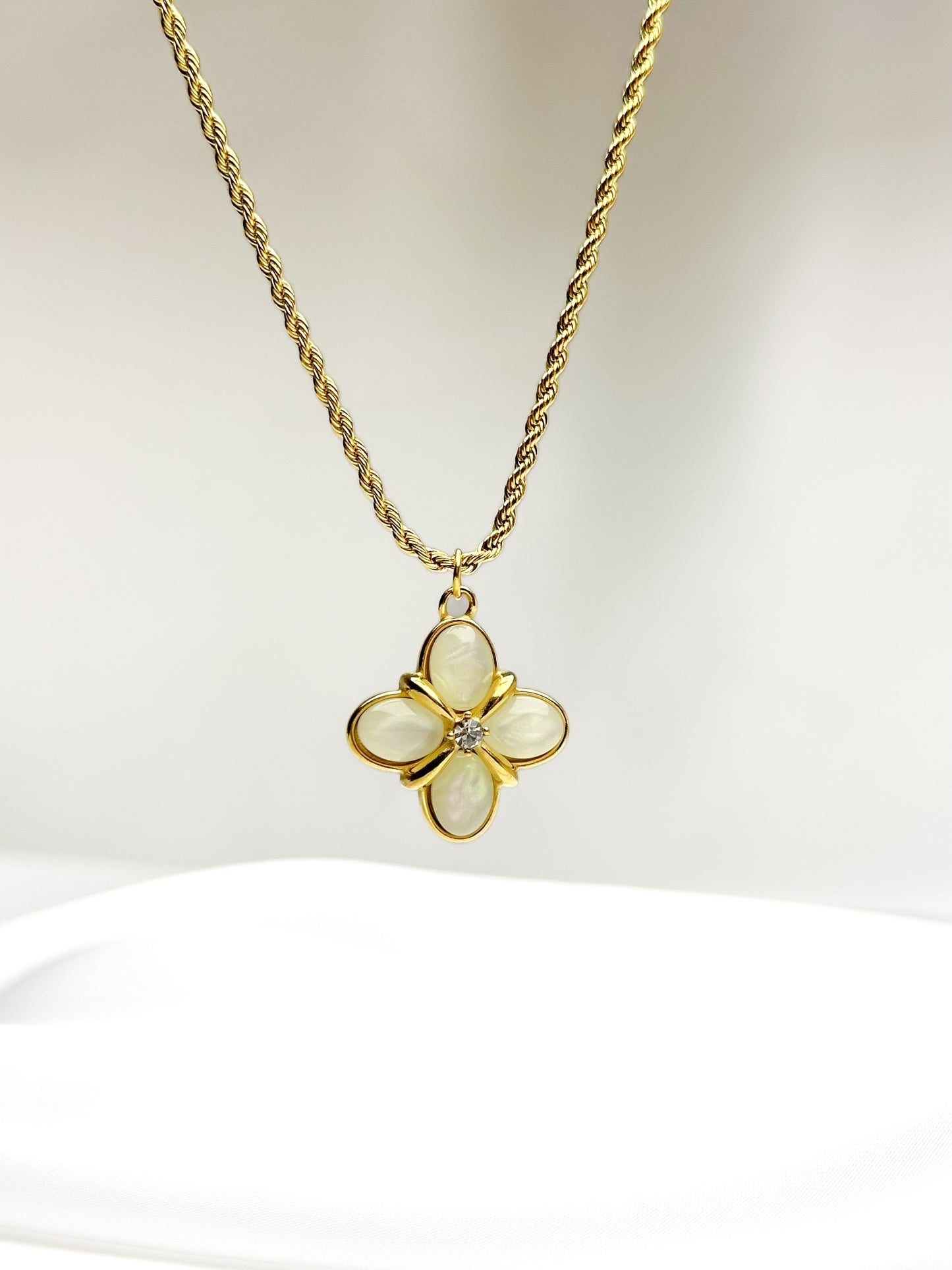 Collar BLOOM | Colgante de flor