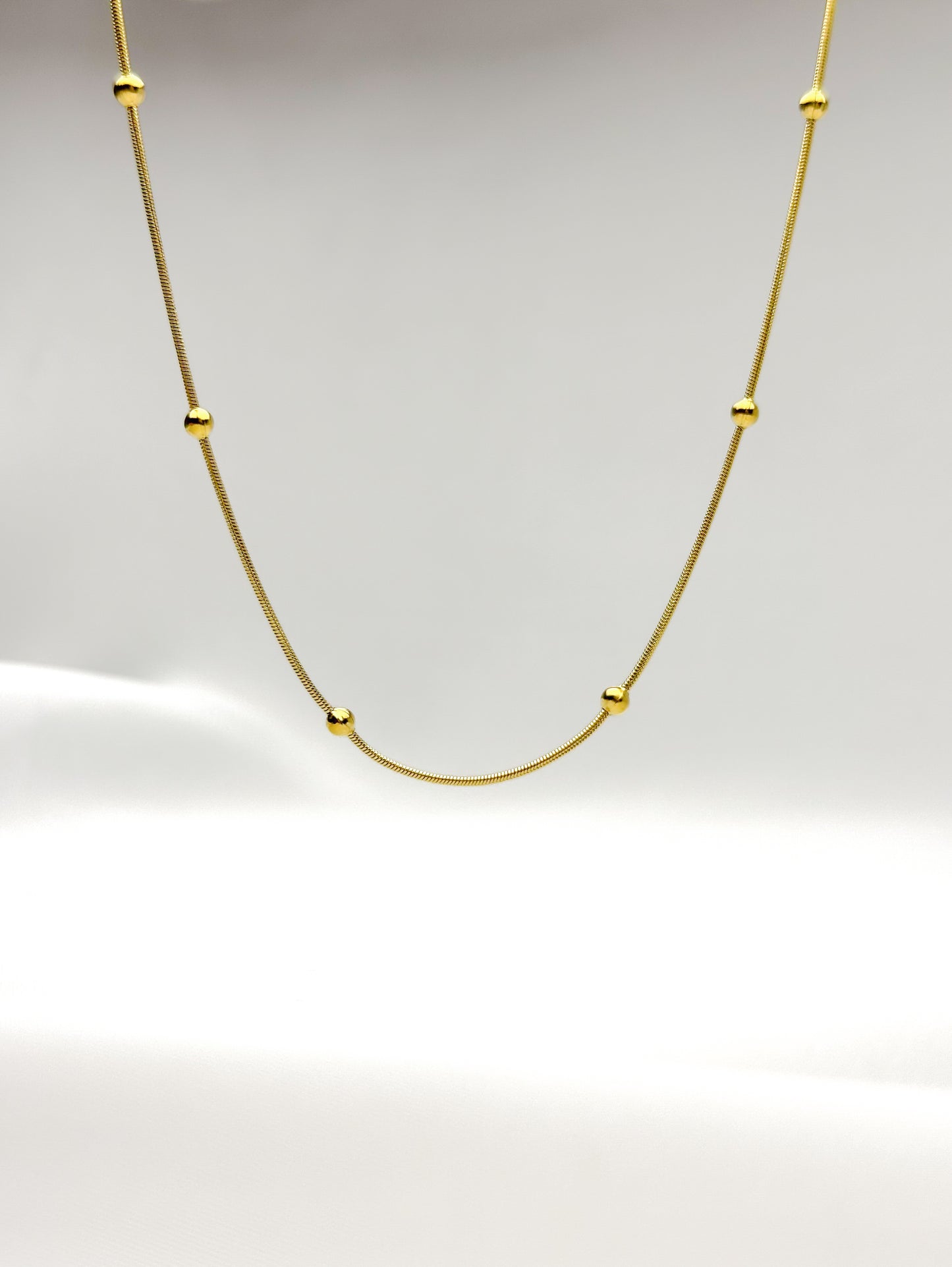 Collar ÓRBITA | Gargantilla de oro para mujer